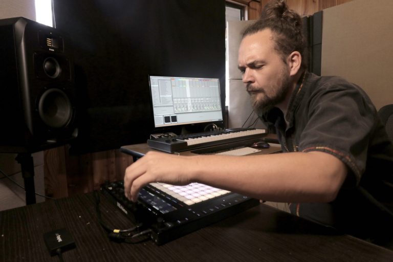 Hedflux with ADAM S3V Studio Monitors